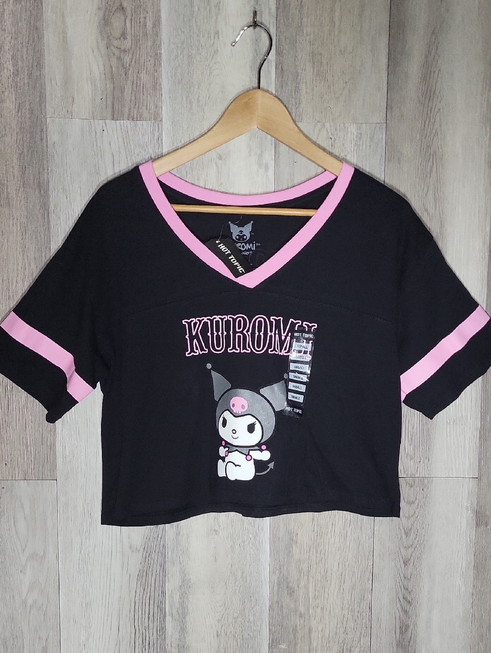Kuromi NWT Cropped Tee Black Pink Trim Kawaii Sanrio Graphic Top Hot Topic Small
